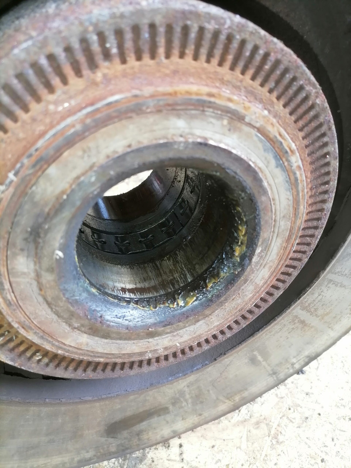 Scania Front hub 1724406 - Wheel hub for Truck: picture 4 Scania Front hub 1724406 - Wheel hub for Truck: picture 4