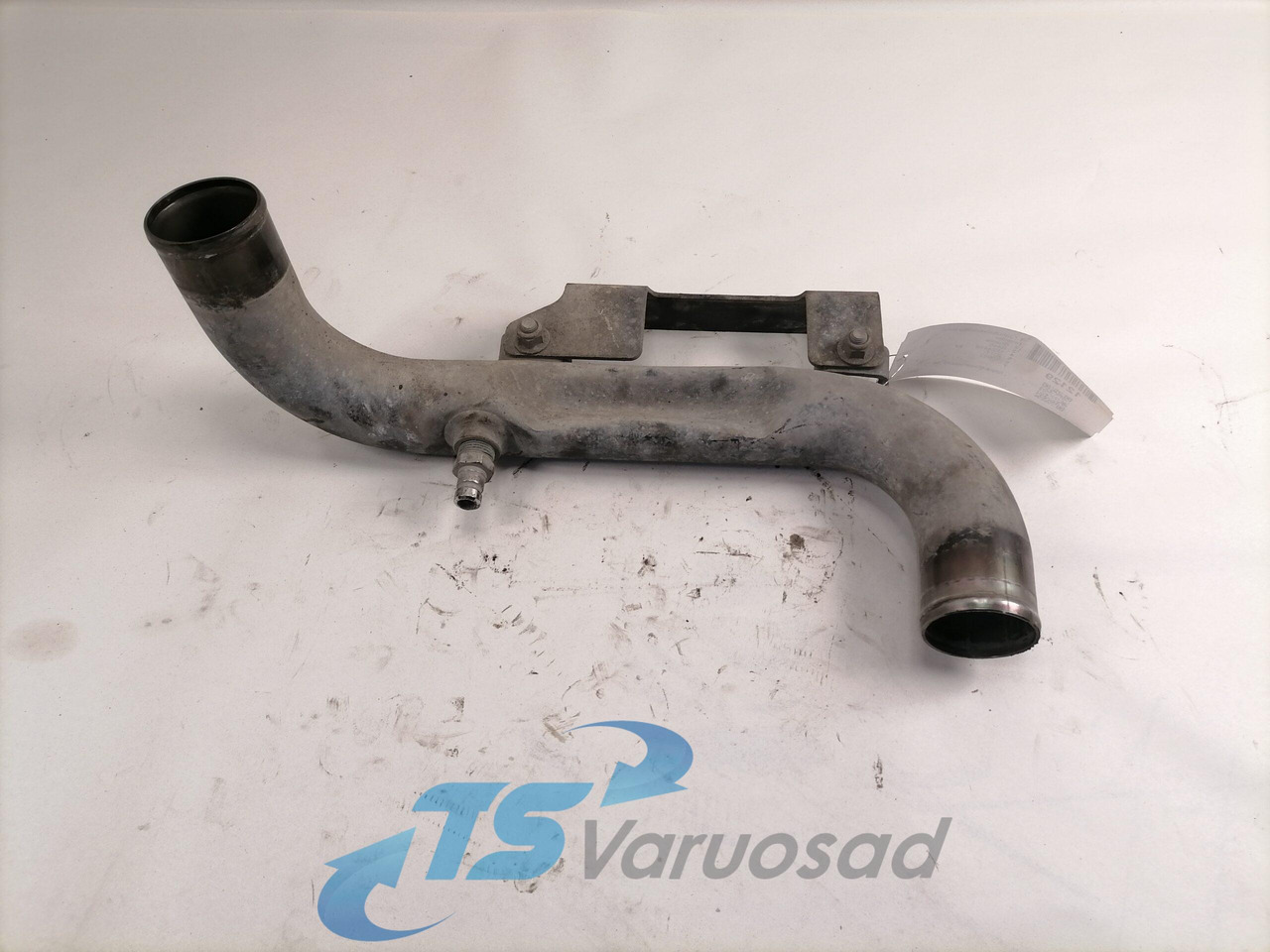 Scania Jahutusvedeliku toru, retarder 1824446 - Cooling system for Truck: picture 1 Scania Jahutusvedeliku toru, retarder 1824446 - Cooling system for Truck: picture 1