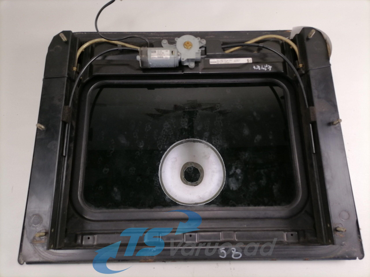 Scania Katuseluuk 1371500 - Universal part for Truck: picture 4 Scania Katuseluuk 1371500 - Universal part for Truck: picture 4