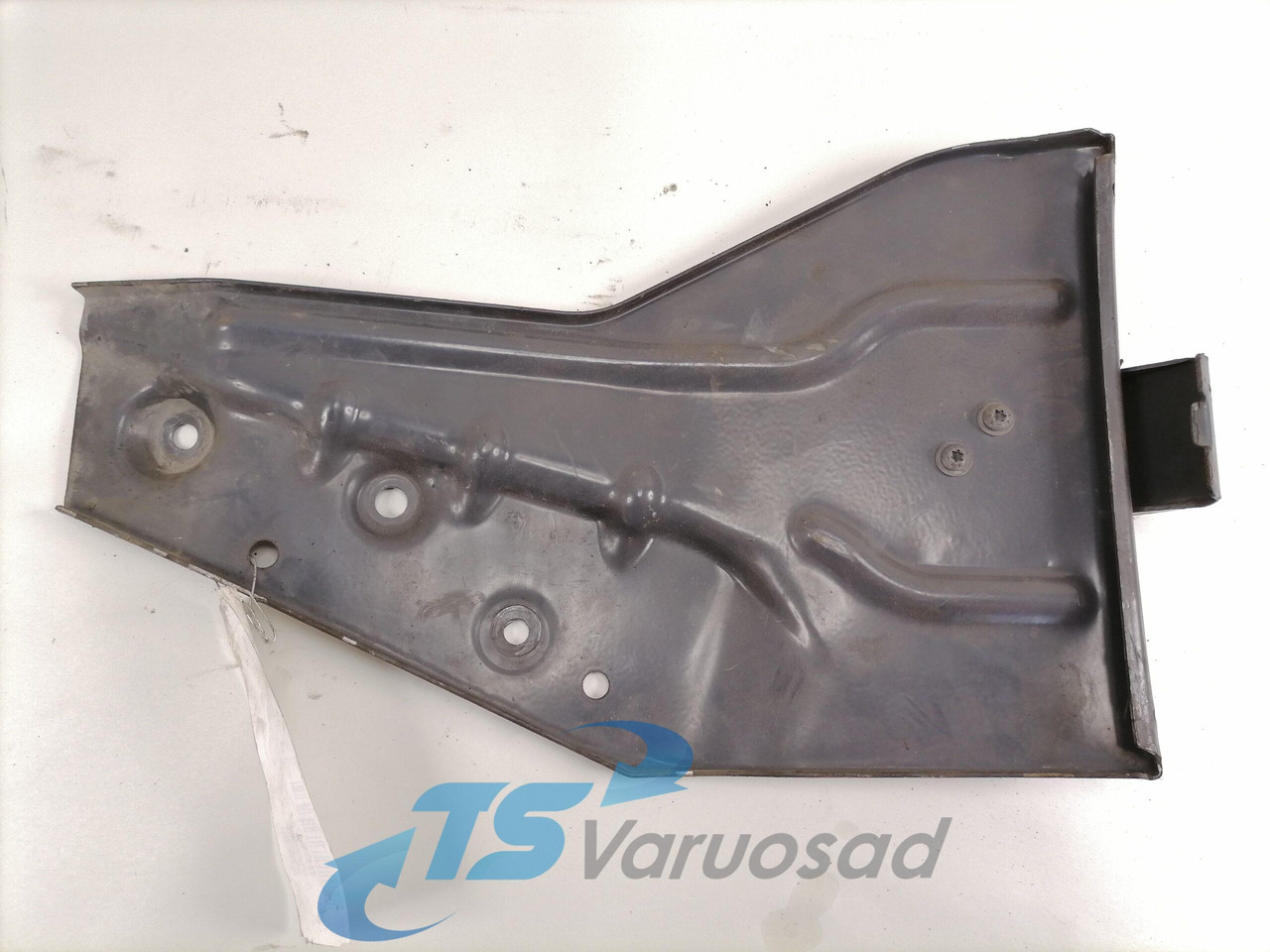 Scania Mudguard bracket 1355075 - Universal part for Truck: picture 3 Scania Mudguard bracket 1355075 - Universal part for Truck: picture 3