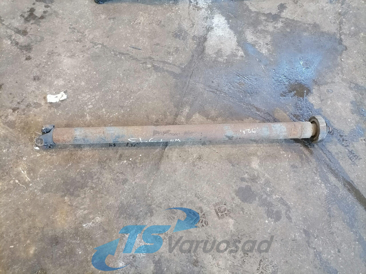Scania Propeller shaft 1758892 - Propeller shaft for Truck: picture 1 Scania Propeller shaft 1758892 - Propeller shaft for Truck: picture 1