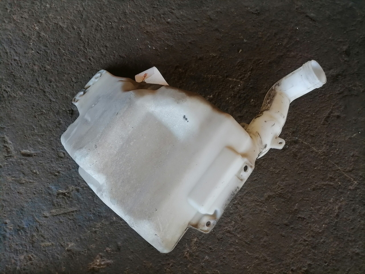 Scania Windscreen washer fluid tank 1854255 - Wiper for Truck: picture 5 Scania Windscreen washer fluid tank 1854255 - Wiper for Truck: picture 5