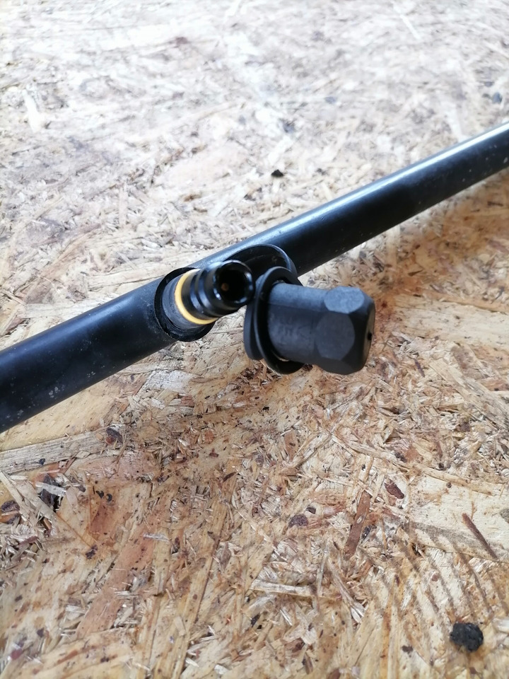 Volvo A/C pipe 20498305 - Heating/ Ventilation for Truck: picture 4 Volvo A/C pipe 20498305 - Heating/ Ventilation for Truck: picture 4