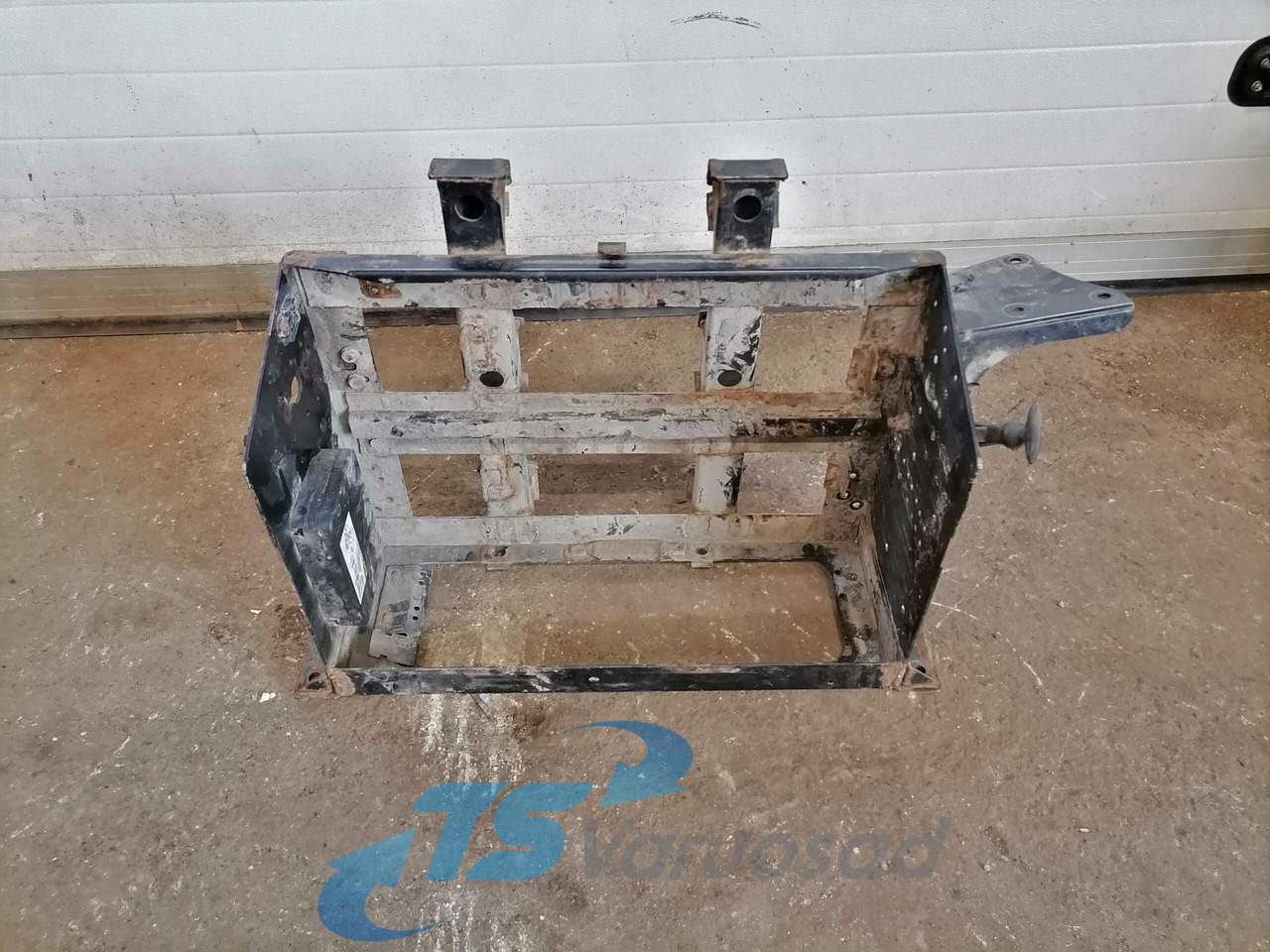 Volvo Battery box 82242391 - Battery for Truck: picture 1 Volvo Battery box 82242391 - Battery for Truck: picture 1