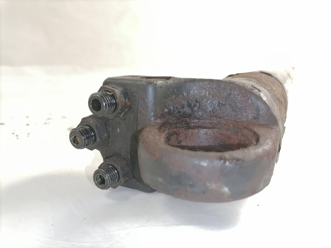 Volvo Cab tilting cylinder 3198843 - Cab suspension for Truck: picture 3 Volvo Cab tilting cylinder 3198843 - Cab suspension for Truck: picture 3