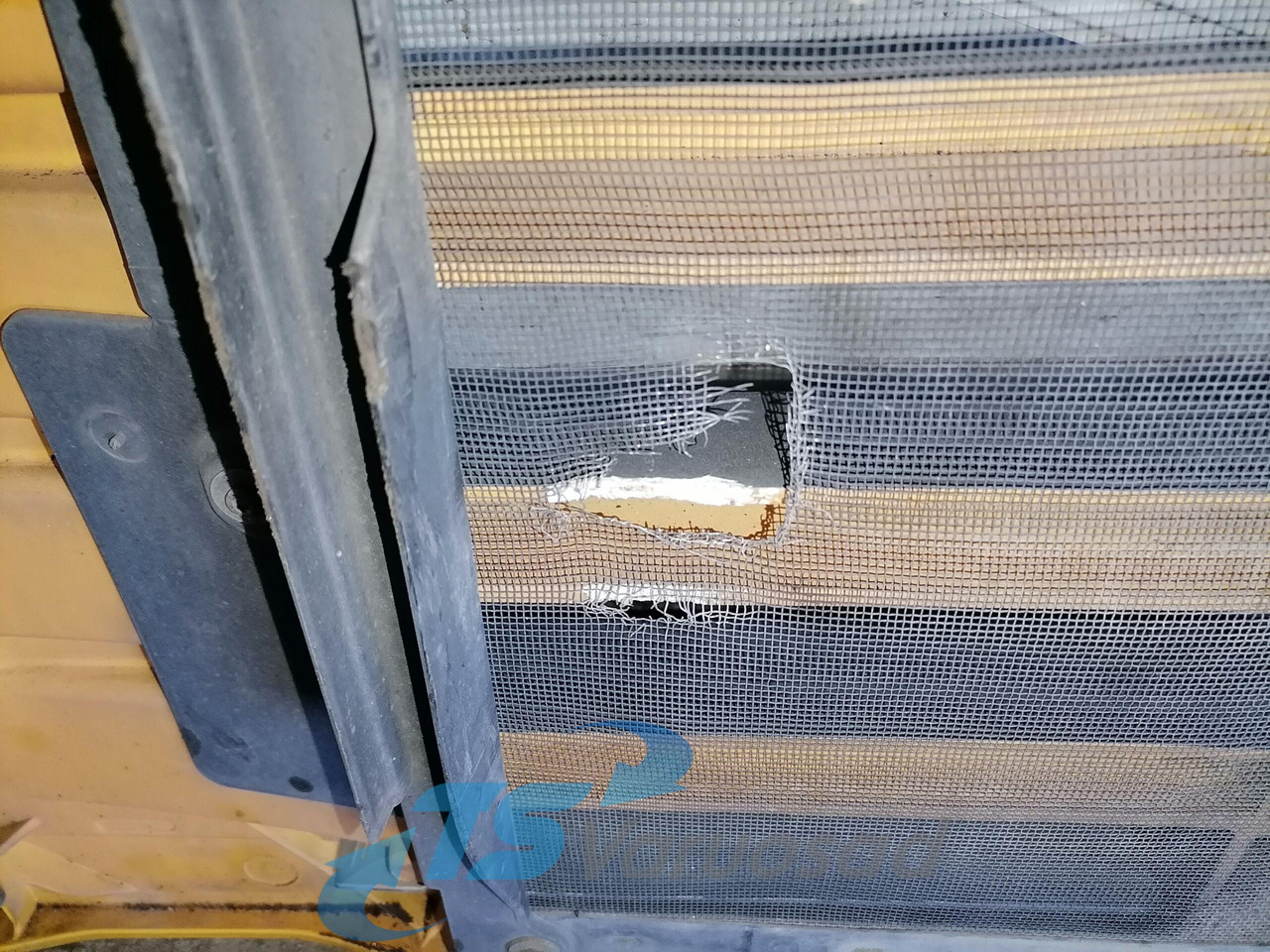 Volvo Grille panel 20360266 - Grill for Truck: picture 3 Volvo Grille panel 20360266 - Grill for Truck: picture 3