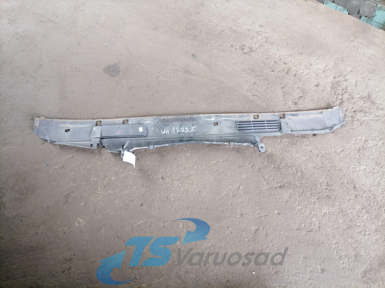 Volvo Iluvõre plastik 20527277 - Grill for Truck: picture 2 Volvo Iluvõre plastik 20527277 - Grill for Truck: picture 2