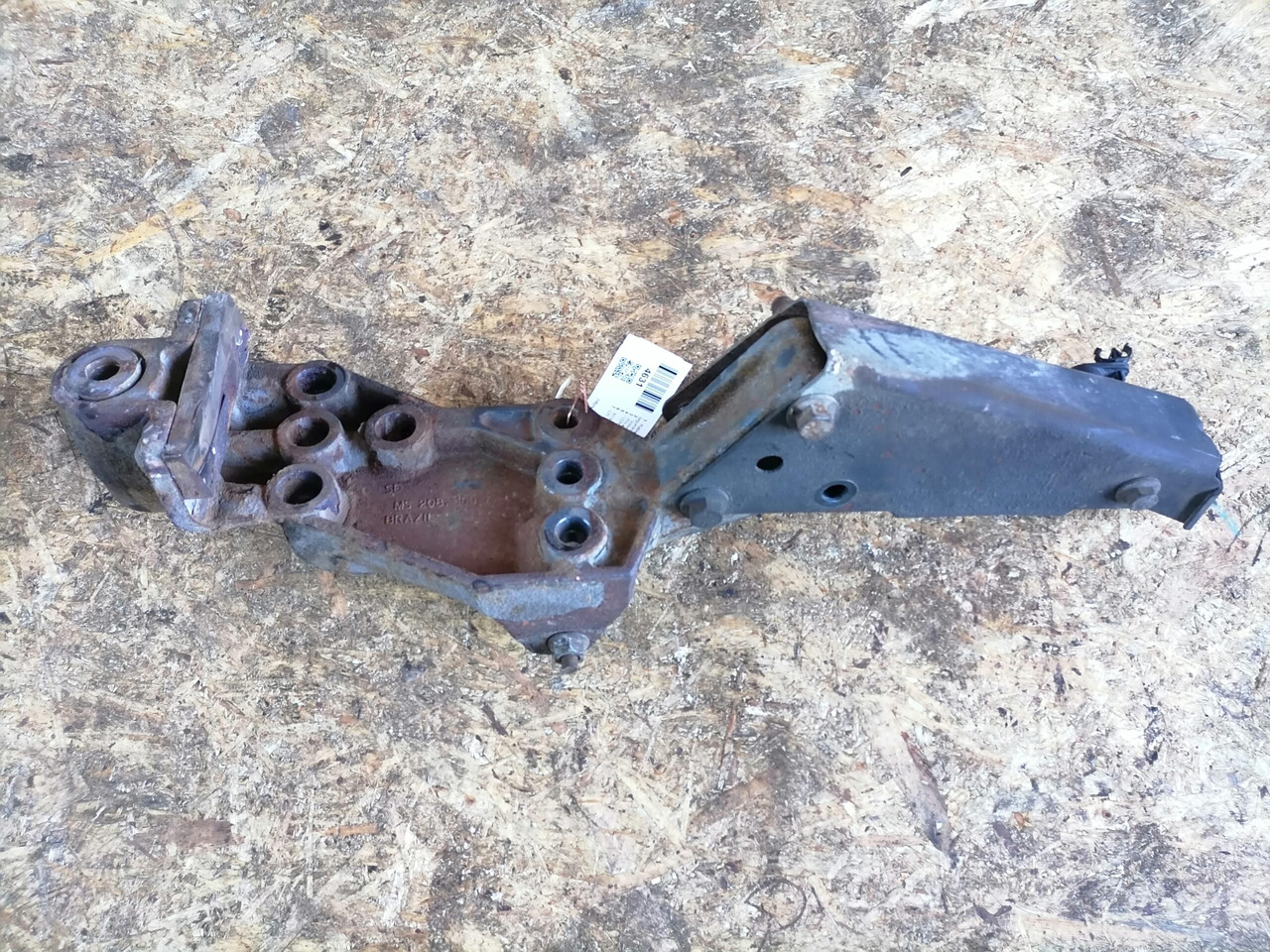 Volvo Kabiini kandur, tagumine 20467739 - Cab suspension for Truck: picture 2 Volvo Kabiini kandur, tagumine 20467739 - Cab suspension for Truck: picture 2