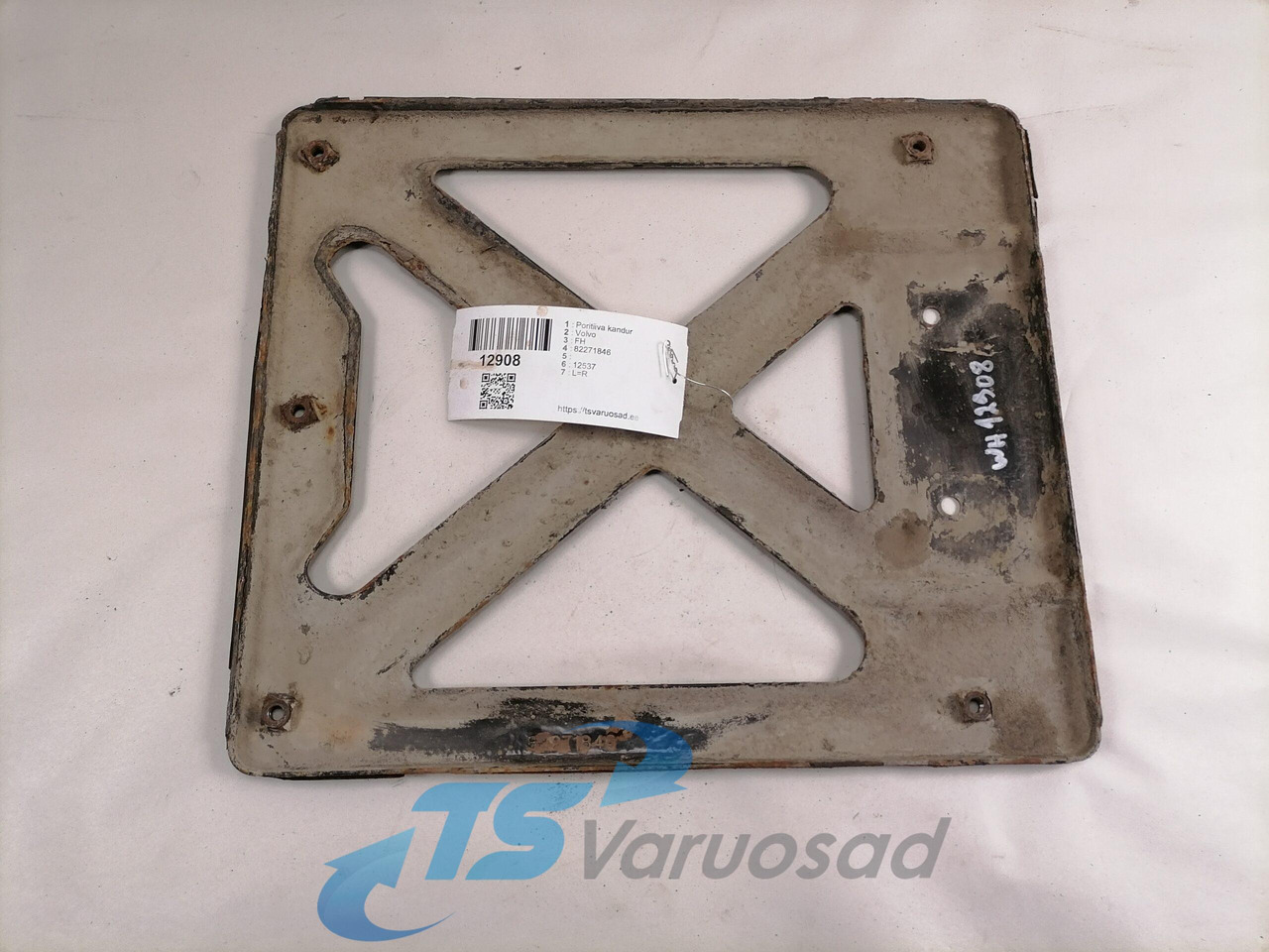 Volvo Mudguard bracket 82271846 - Universal part for Truck: picture 2 Volvo Mudguard bracket 82271846 - Universal part for Truck: picture 2