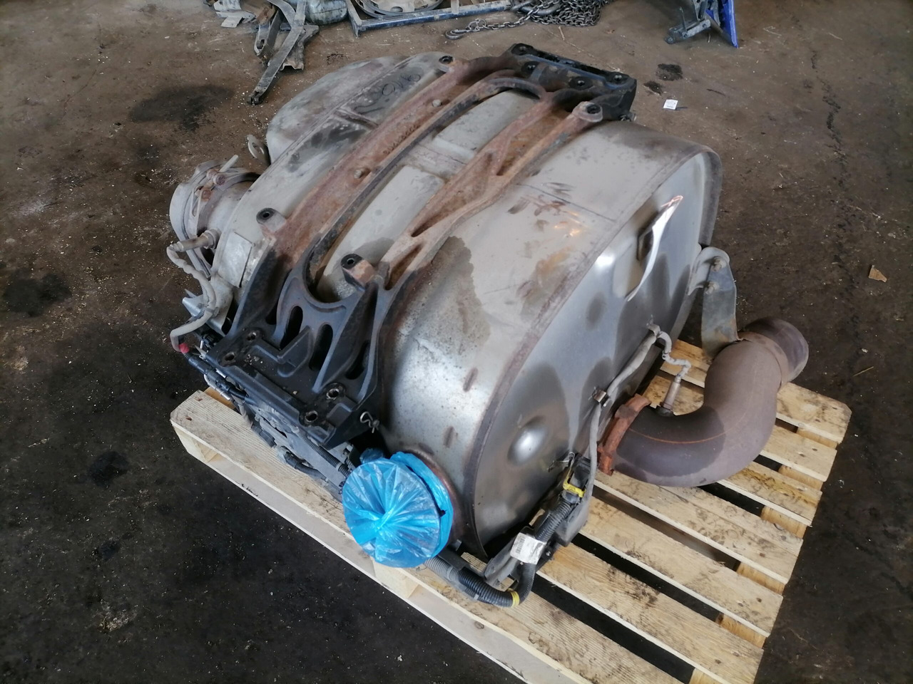 Volvo Muffler 21364816 - Muffler for Truck: picture 2 Volvo Muffler 21364816 - Muffler for Truck: picture 2