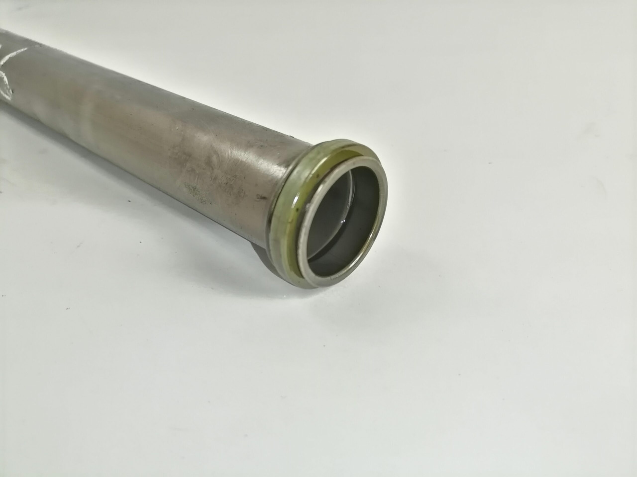 Volvo Oil pick up pipe 20509415 - Engine and parts for Truck: picture 3 Volvo Oil pick up pipe 20509415 - Engine and parts for Truck: picture 3