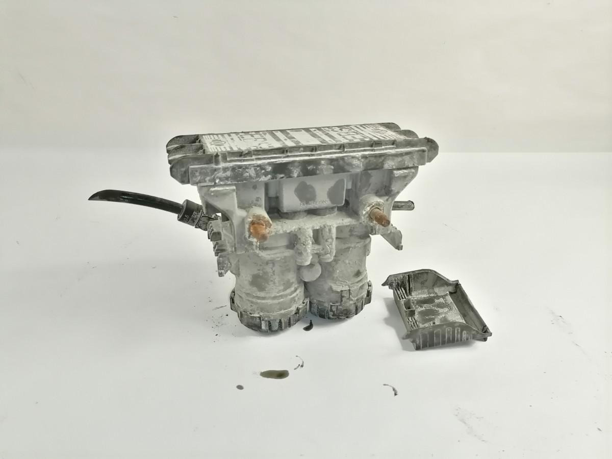 Volvo Rear axel brake pressure control valve 22225552 - Brake valve for Truck: picture 3 Volvo Rear axel brake pressure control valve 22225552 - Brake valve for Truck: picture 3
