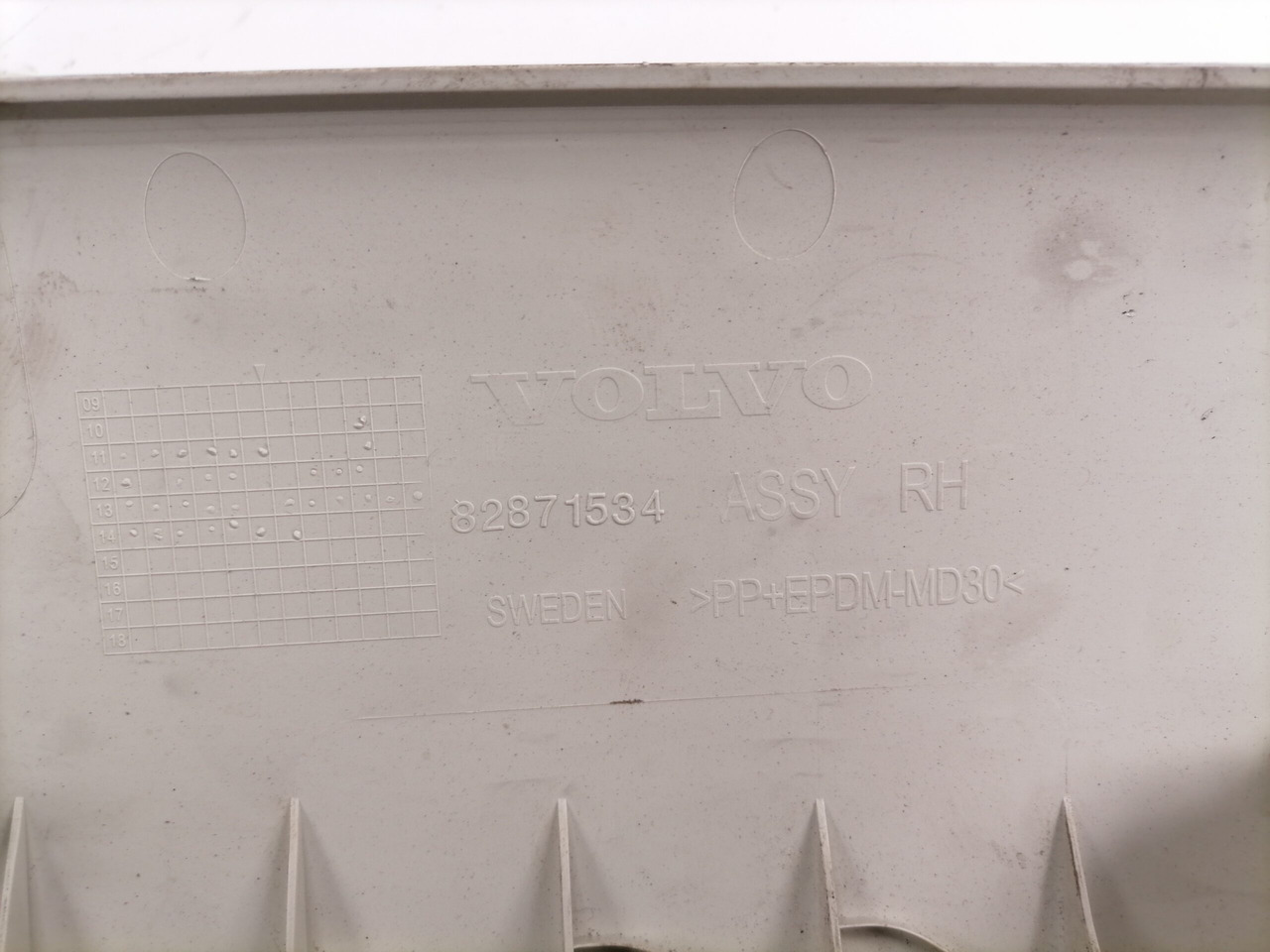 Volvo Salongi plastik 82871534 - Universal part for Truck: picture 3 Volvo Salongi plastik 82871534 - Universal part for Truck: picture 3