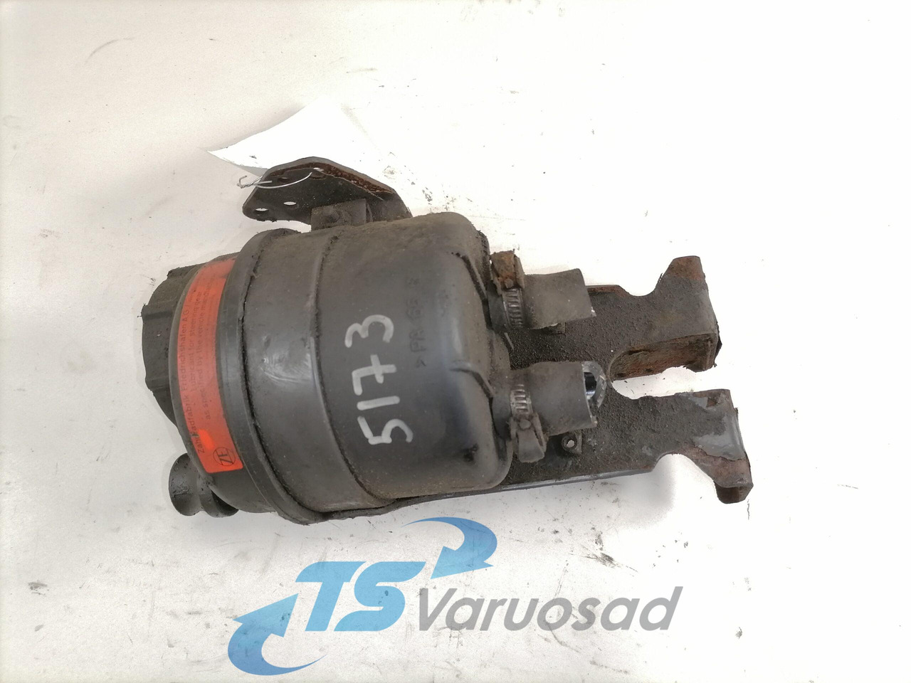 Volvo Steering oil tank+ bracket 1592945 - Steering hose for Truck: picture 3 Volvo Steering oil tank+ bracket 1592945 - Steering hose for Truck: picture 3