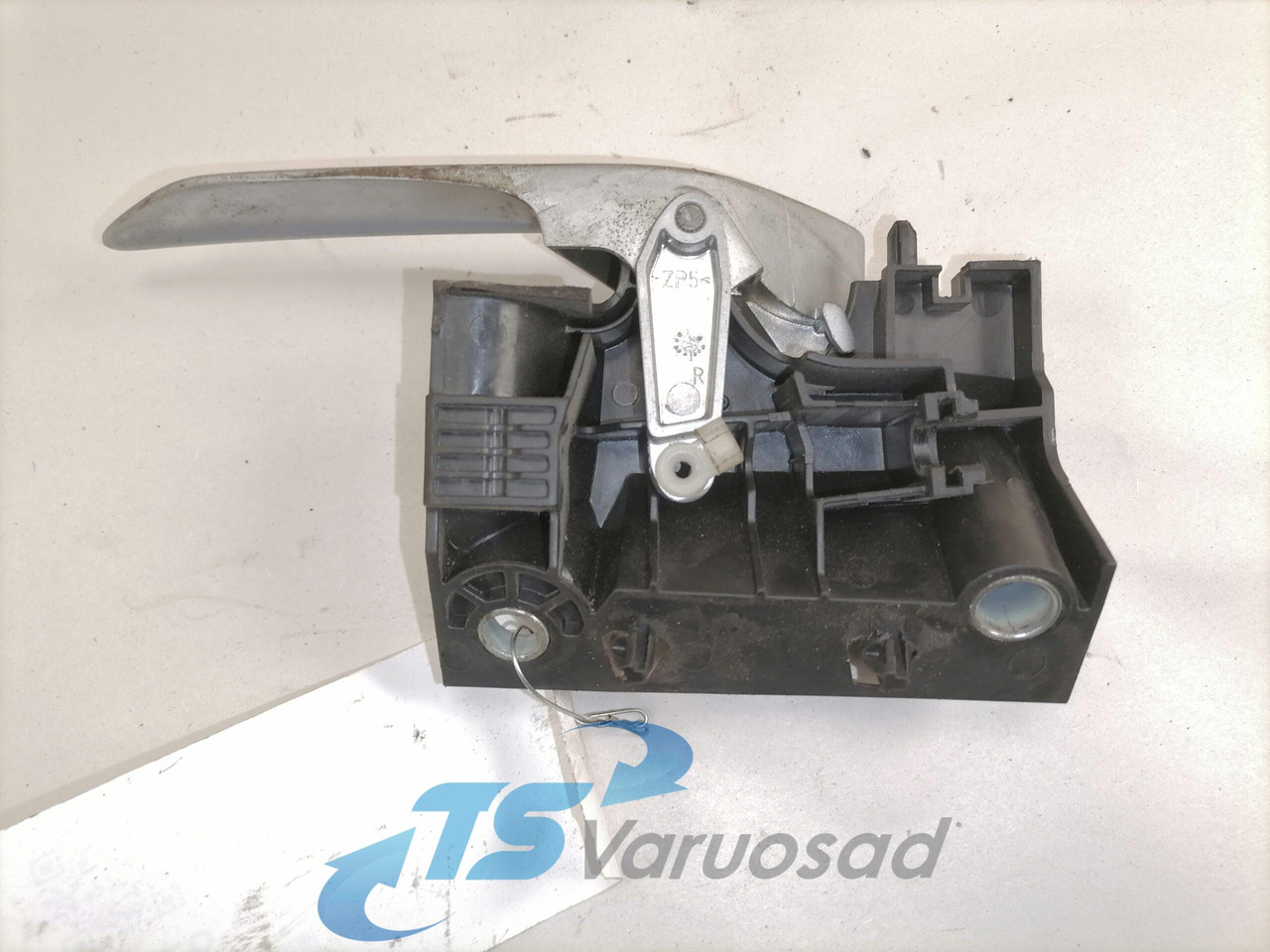 Volvo Ukselink, sisemine parem 84012027 - Door and parts for Truck: picture 2 Volvo Ukselink, sisemine parem 84012027 - Door and parts for Truck: picture 2