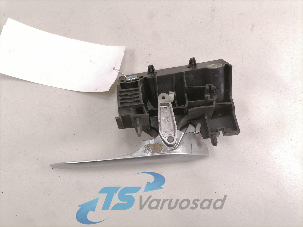 Volvo Ukselink, sisemine vasak 84012025 - Door and parts for Truck: picture 2 Volvo Ukselink, sisemine vasak 84012025 - Door and parts for Truck: picture 2