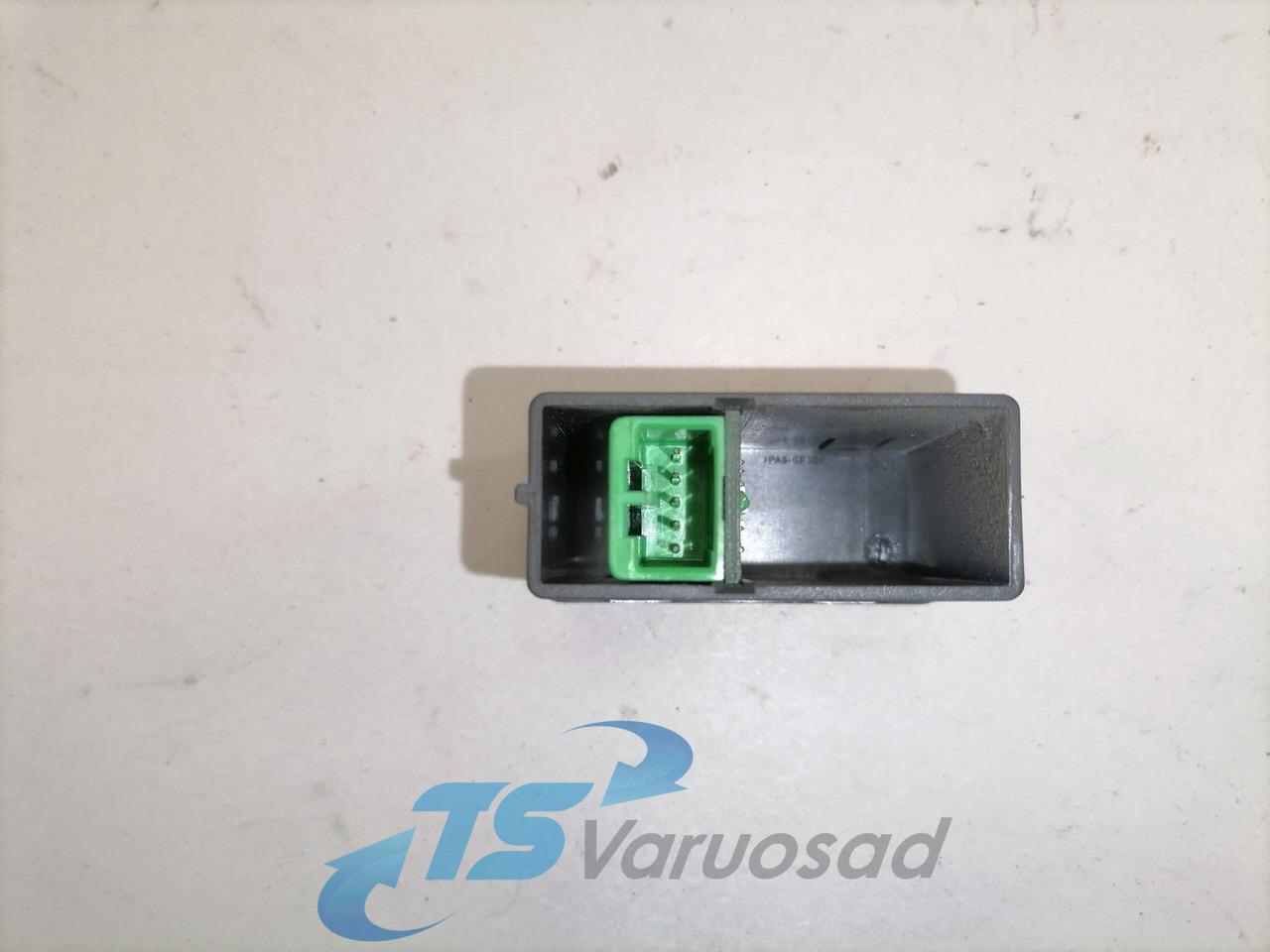 Volvo Volvo AUX pistiku paneel 21079667 - Electrical system for Truck: picture 3 Volvo Volvo AUX pistiku paneel 21079667 - Electrical system for Truck: picture 3