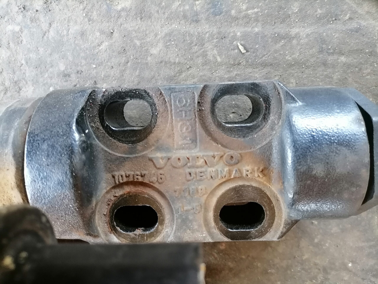 Volvo Volvo FH kabiini torsioonvarras 3198853 - Cab suspension for Truck: picture 5 Volvo Volvo FH kabiini torsioonvarras 3198853 - Cab suspension for Truck: picture 5