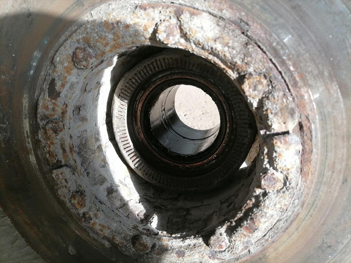 Volvo Volvo truck with wheel hub 85107753 - Wheel hub for Truck: picture 5 Volvo Volvo truck with wheel hub 85107753 - Wheel hub for Truck: picture 5