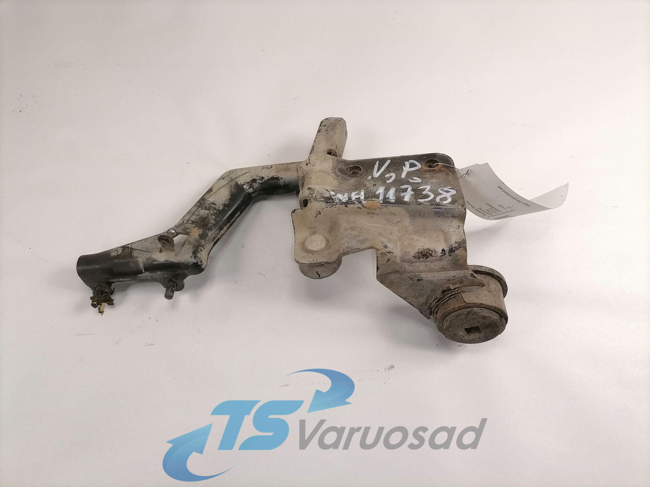 Volvo lower grille carrier hinge 20528503 - Grill for Truck: picture 1 Volvo lower grille carrier hinge 20528503 - Grill for Truck: picture 1