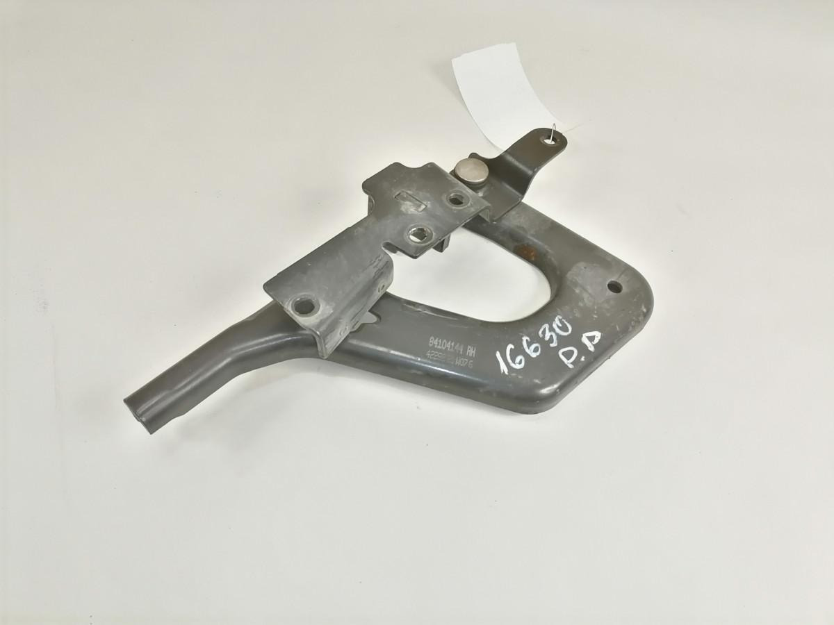 Volvo lower grille carrier hinge 84104144 - Grill for Truck: picture 2 Volvo lower grille carrier hinge 84104144 - Grill for Truck: picture 2