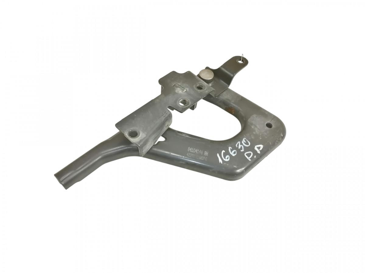 Volvo lower grille carrier hinge 84104144 - Grill for Truck: picture 1 Volvo lower grille carrier hinge 84104144 - Grill for Truck: picture 1