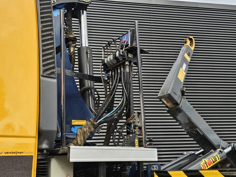 Iveco TRAKKER 380 8X6 / EURO 6 / CRANE + HOOKLIFT - Hook lift truck, Crane truck: picture 5 Iveco TRAKKER 380 8X6 / EURO 6 / CRANE + HOOKLIFT - Hook lift truck, Crane truck: picture 5