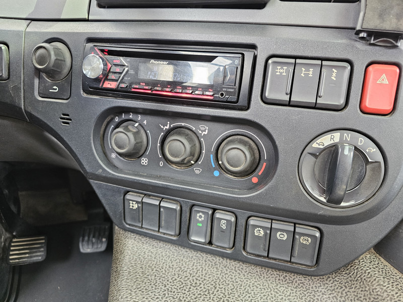 Tipper, Crane truck Tatra 6X6 / T158/II / 2 SIDE TIPPER - HMF Z CRANE: picture 17 Tipper, Crane truck Tatra 6X6 / T158/II / 2 SIDE TIPPER - HMF Z CRANE: picture 17