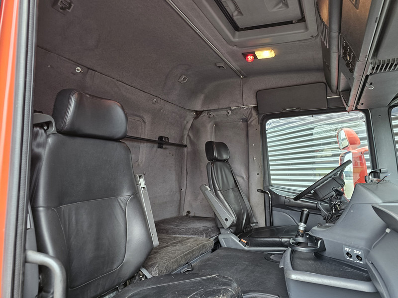 Tractor unit Scania R 164.580 8x4-4 / 150T / MANUAL / RETARDER / BIG AXLE: picture 10 Tractor unit Scania R 164.580 8x4-4 / 150T / MANUAL / RETARDER / BIG AXLE: picture 10