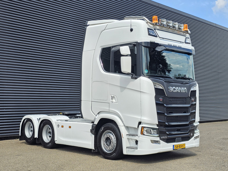 Scania S770 V8 6x2 BOOOGIE / FULL AIR / RETARDER / PARKING COOLER - Tractor unit: picture 3 Scania S770 V8 6x2 BOOOGIE / FULL AIR / RETARDER / PARKING COOLER - Tractor unit: picture 3