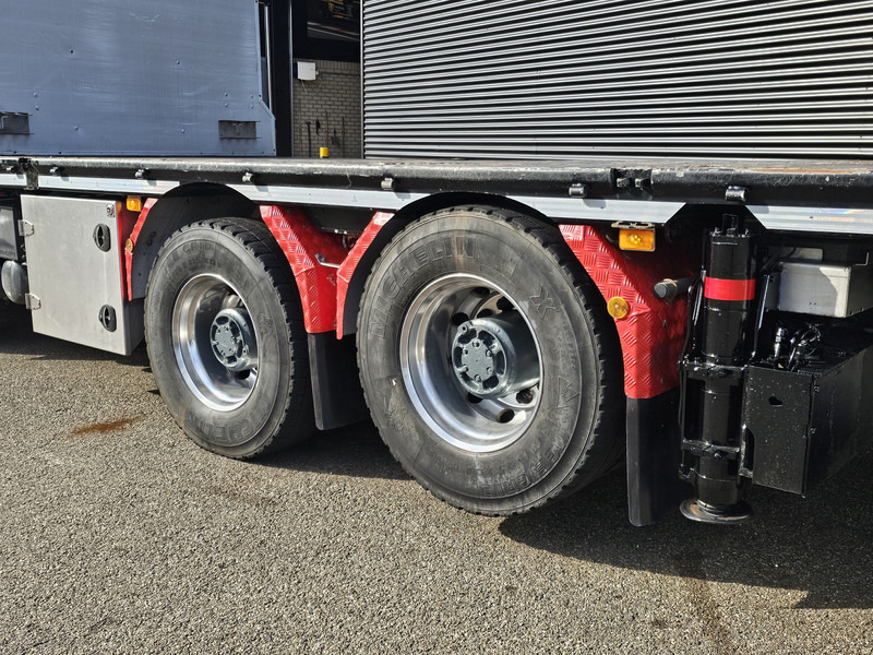 Dropside/ Flatbed truck, Crane truck Volvo FH 16.650 8x4 / HIAB 105 t/m CRANE / KRAN: picture 10