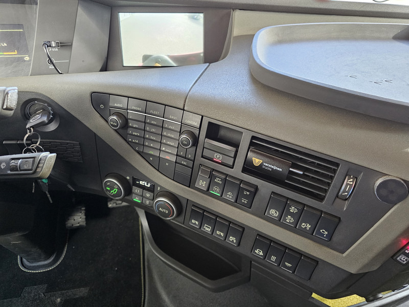 Dropside/ Flatbed truck, Crane truck Volvo FH 16.650 8x4 / HIAB 105 t/m CRANE / KRAN: picture 19