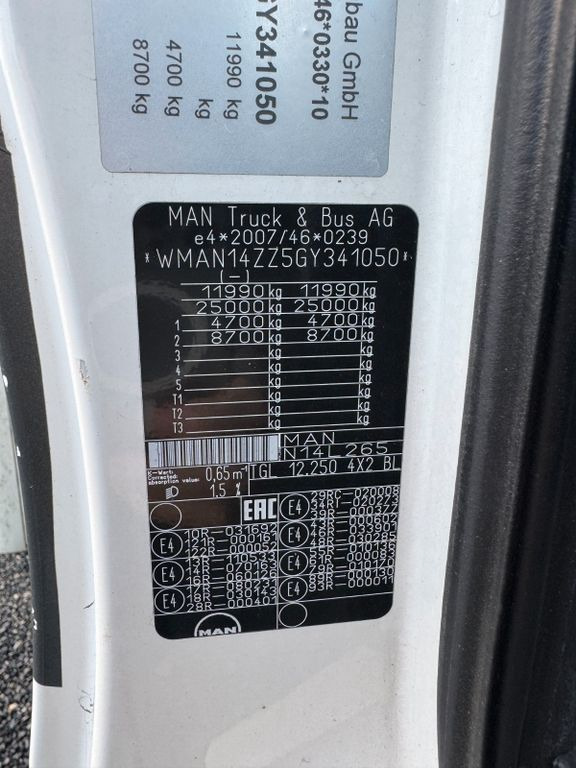 MAN 12.250 4X2 Koffer LBW Klima Diff.Sperre AHK MAN 12.250 4X2 Koffer LBW Klima Diff.Sperre AHK - Box truck: picture 3 MAN 12.250 4X2 Koffer LBW Klima Diff.Sperre AHK MAN 12.250 4X2 Koffer LBW Klima Diff.Sperre AHK - Box truck: picture 3