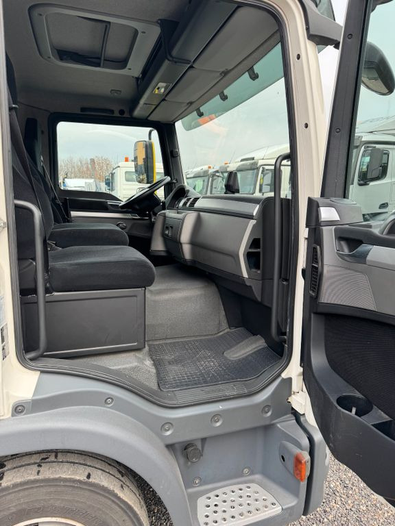 MAN 12.250 4X2 Koffer LBW Klima Diff.Sperre AHK MAN 12.250 4X2 Koffer LBW Klima Diff.Sperre AHK - Box truck: picture 5 MAN 12.250 4X2 Koffer LBW Klima Diff.Sperre AHK MAN 12.250 4X2 Koffer LBW Klima Diff.Sperre AHK - Box truck: picture 5