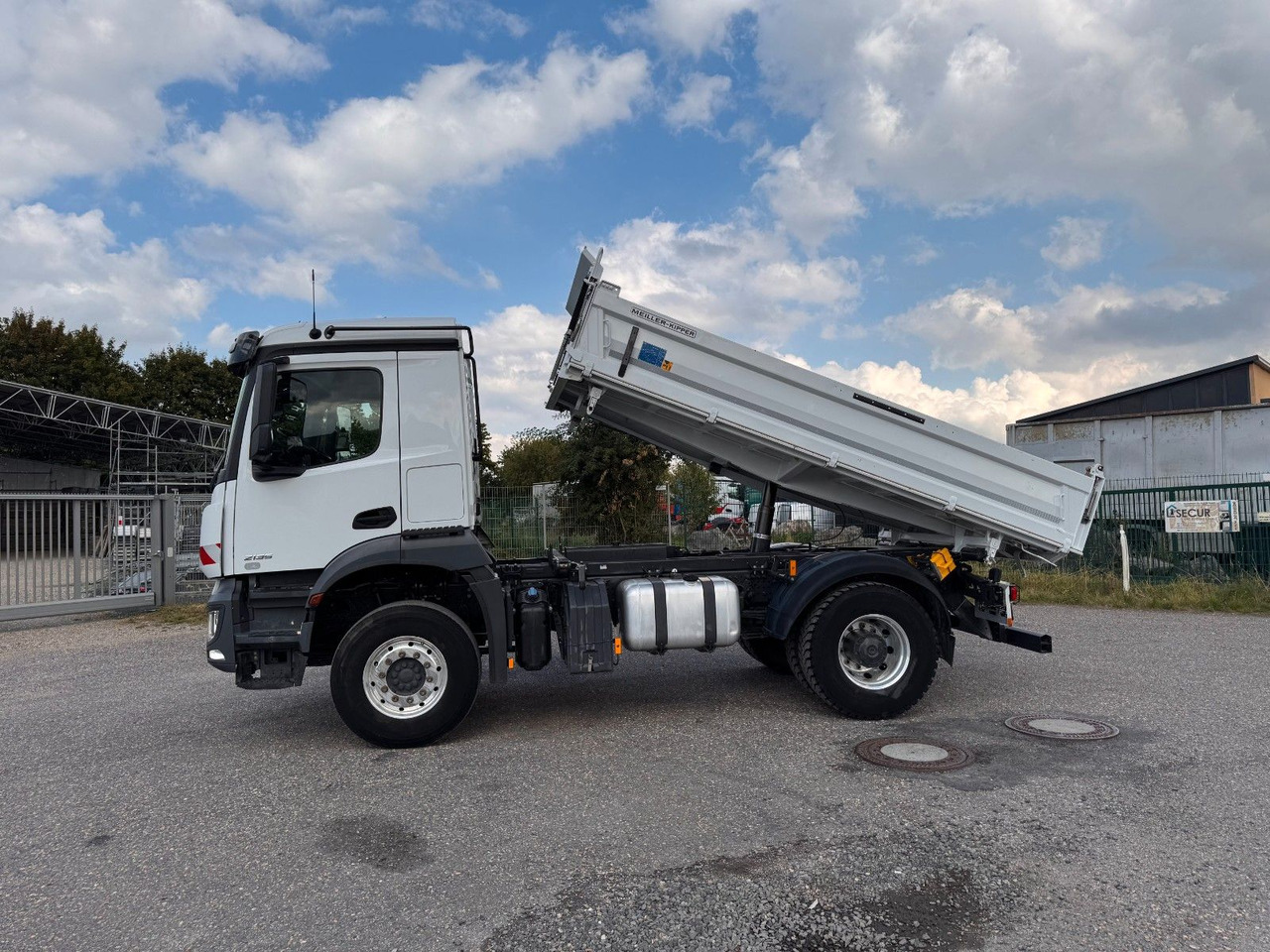 Mercedes-Benz 1835 2135 4X2 Meiller 3 S. Kipper Top Zustand - Tipper: picture 1 Mercedes-Benz 1835 2135 4X2 Meiller 3 S. Kipper Top Zustand - Tipper: picture 1