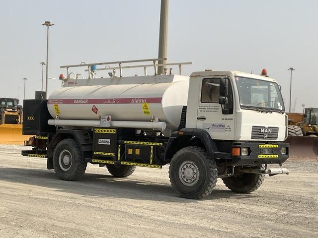 MAN LE18.220 - Tank truck: picture 4 MAN LE18.220 - Tank truck: picture 4