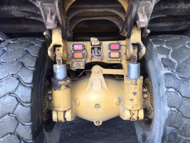 Rigid dumper/ Rock truck CAT 775B: picture 24