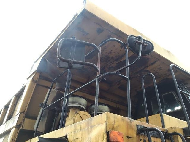 Rigid dumper/ Rock truck CAT 775B: picture 11