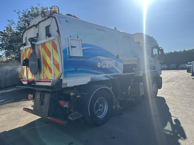 MAN TGM18.290 - Road sweeper: picture 3 MAN TGM18.290 - Road sweeper: picture 3