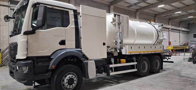 MAN TGS33.400 Jetter - Vacuum truck: picture 1 MAN TGS33.400 Jetter - Vacuum truck: picture 1