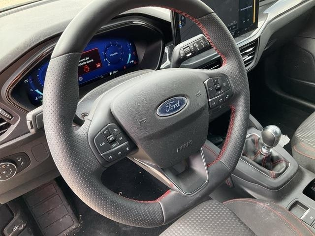Car Ford Focus: picture 24