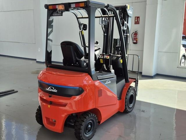 Linde E20PBHP-01 - Electric forklift: picture 3 Linde E20PBHP-01 - Electric forklift: picture 3