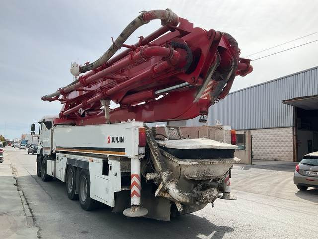 MAN TGA 41.440 - Concrete pump truck: picture 2 MAN TGA 41.440 - Concrete pump truck: picture 2