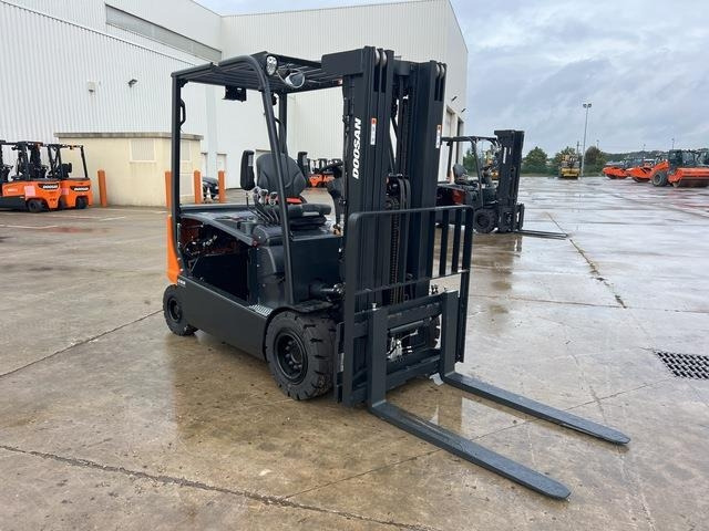 Doosan B30X-7 PLUS - Electric forklift: picture 4 Doosan B30X-7 PLUS - Electric forklift: picture 4