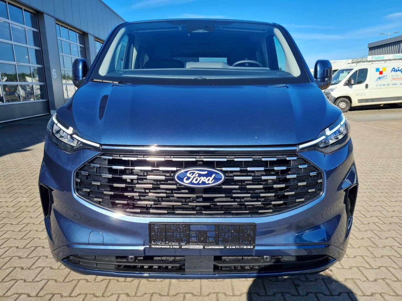 Ford Tourneo Custom 320 Titanium L1 AG 8-Sitze LED KA - Passenger van: picture 3 Ford Tourneo Custom 320 Titanium L1 AG 8-Sitze LED KA - Passenger van: picture 3