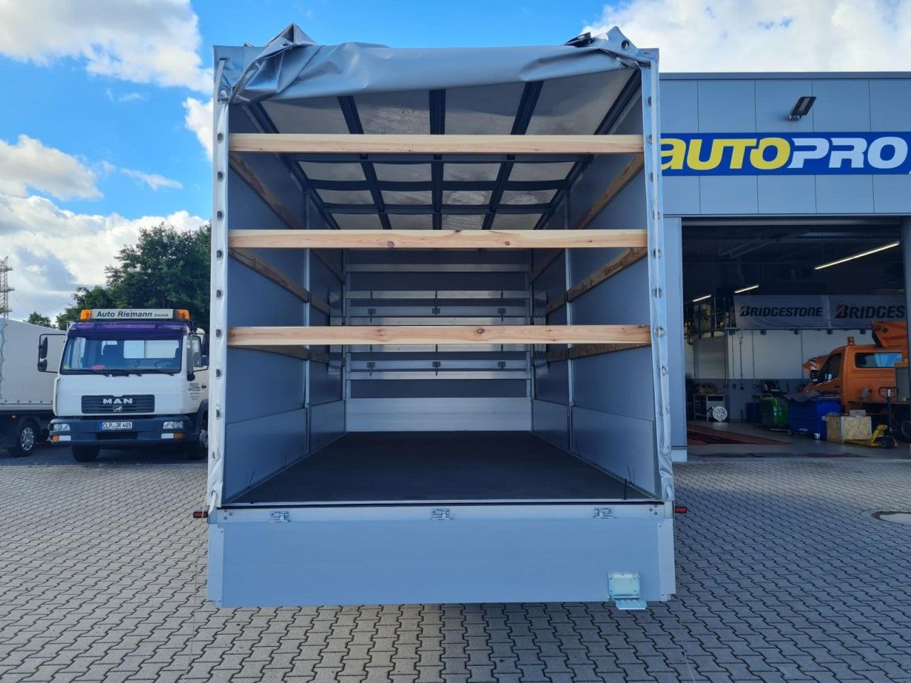 Curtain side van Mercedes-Benz Sprinter 317 CDI Pritsche Plane Schlafkab. RWD: picture 16