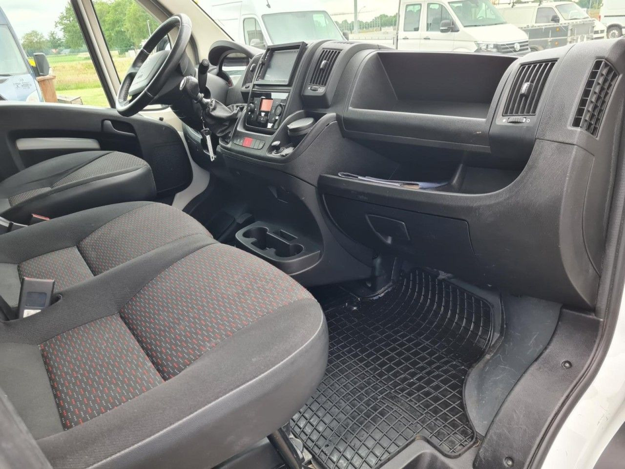 Peugeot Boxer 3,5t Pritsche Plane 2.2 HDi L4 435 - Curtain side van: picture 4 Peugeot Boxer 3,5t Pritsche Plane 2.2 HDi L4 435 - Curtain side van: picture 4
