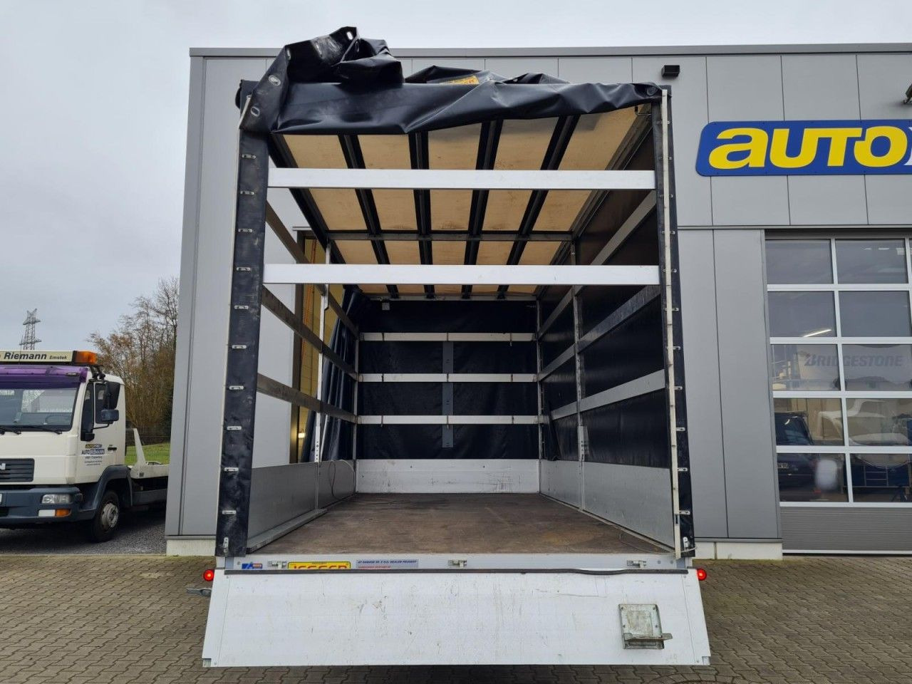 Peugeot Boxer Pritsche L4 Schiebe Plane Schlafkab Luftfe - Curtain side van: picture 5 Peugeot Boxer Pritsche L4 Schiebe Plane Schlafkab Luftfe - Curtain side van: picture 5