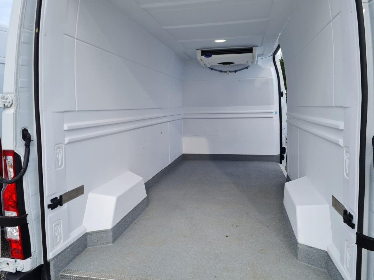 Refrigerated van Renault Master 3.5t Kühlkasten Carrier L3H2 lang TEMPOMA: picture 7