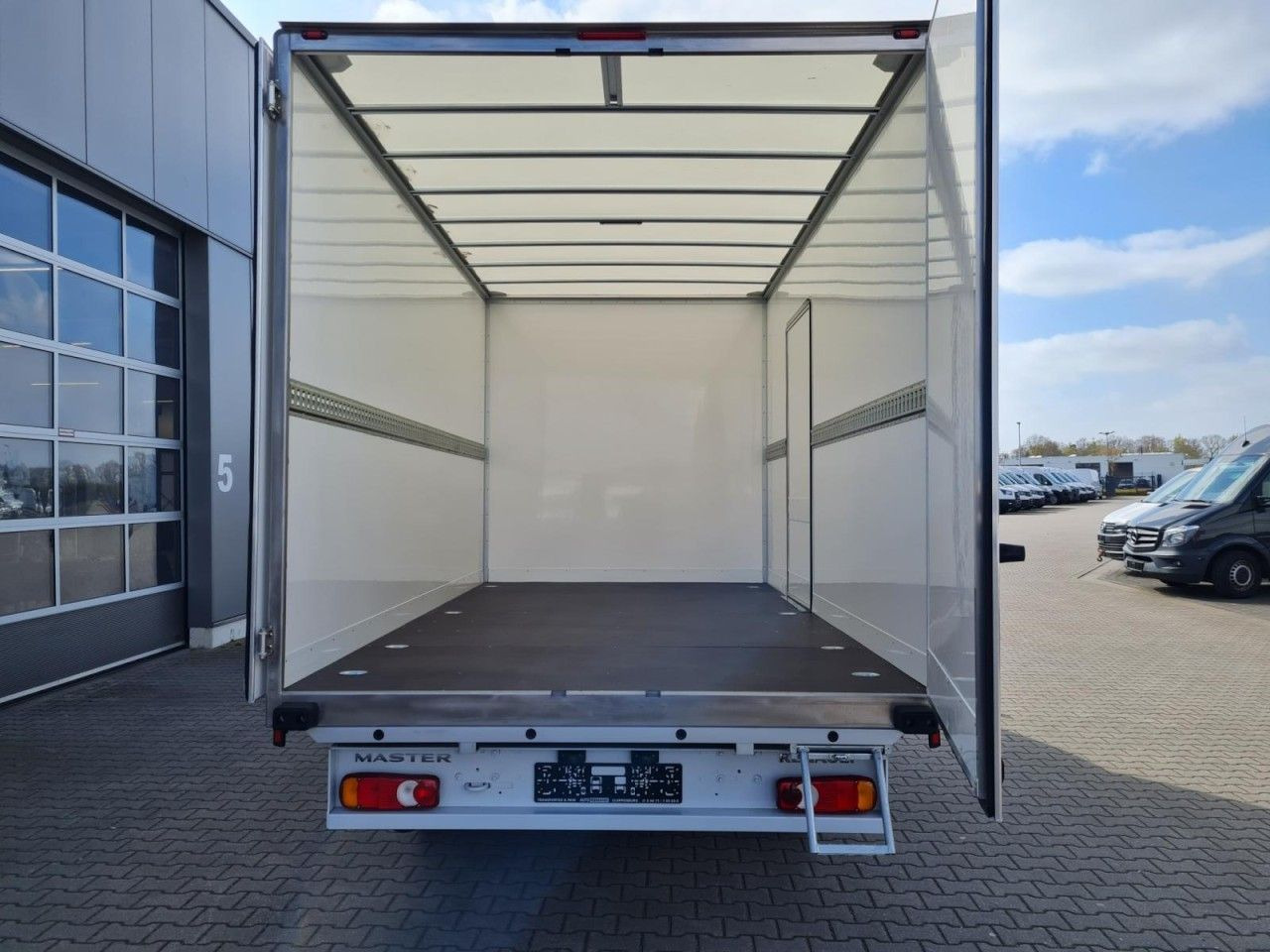 Renault Master 35 New Möbel Koffer KLIMA KOMFORT TEMPOMA - Box van: picture 5 Renault Master 35 New Möbel Koffer KLIMA KOMFORT TEMPOMA - Box van: picture 5